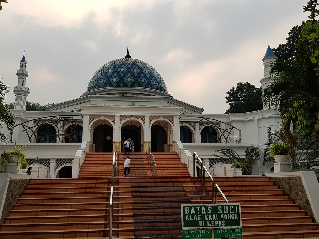 5. Masjid Al Bina - RARATRAVEL.ID