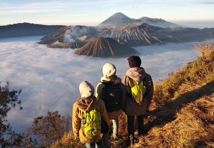 Paket Wisata Bromo Dari Surabaya, Private Tour Mulai Rp 200K, Harga Murah Layanan Terbaik - RARATRAVEL.ID