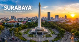 Panorama Kota Surabaya dengan Tugu Pahlawan