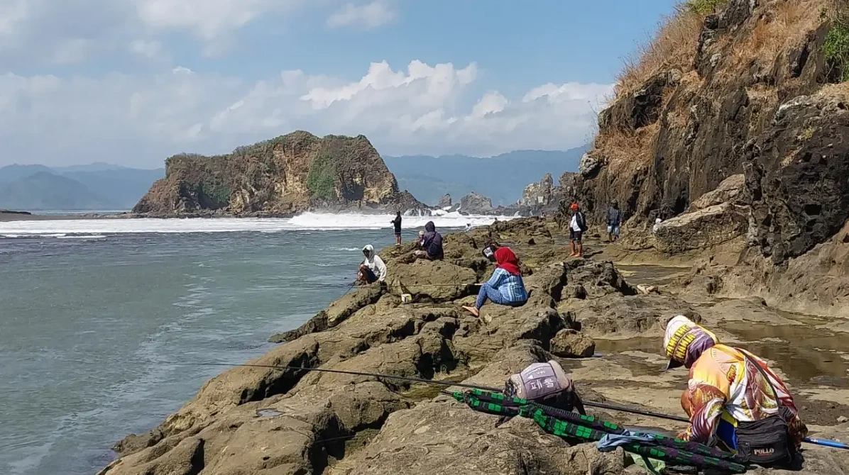 Pantai Cemara: Panduan Lengkap Wisata Alam, Fasilitas, dan Tips Perjalanan