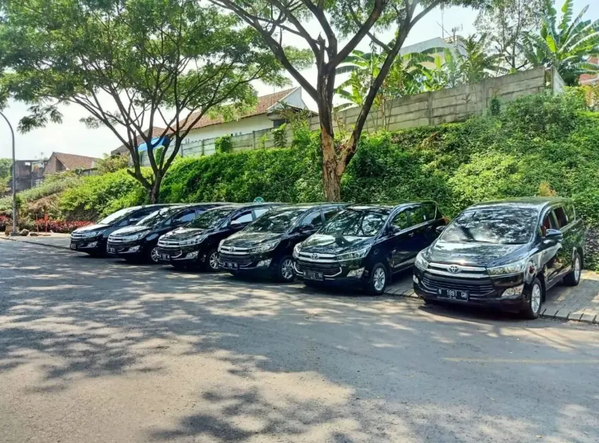 Sewa Mobil ke Hotel di Jember: Antar Jemput Nyaman untuk Wisatawan & Perjalanan Bisnis